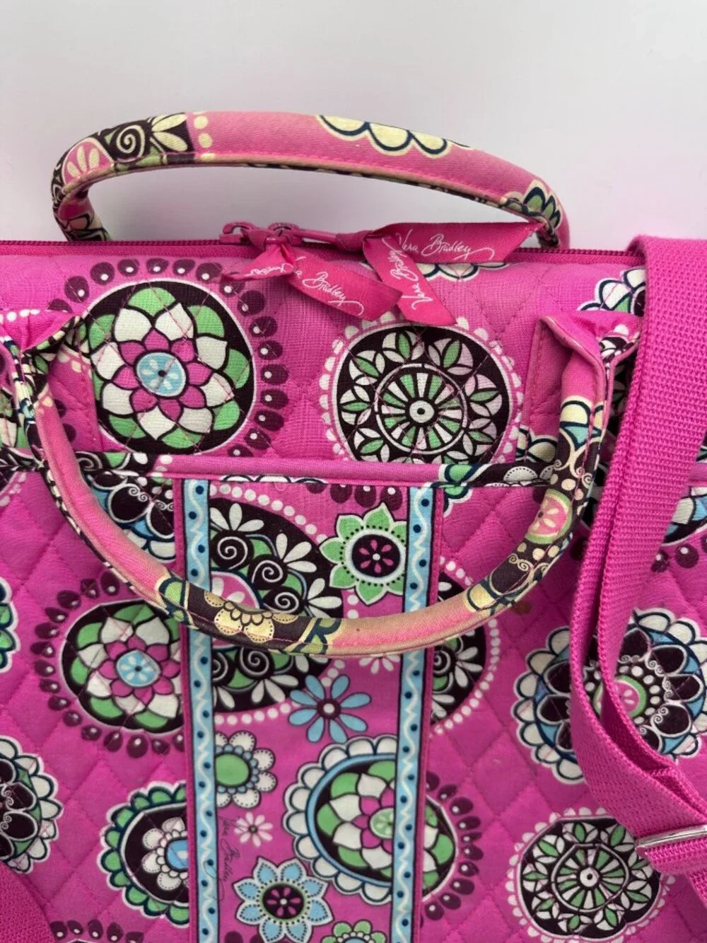 Vera Bradley Cupcakes Pink Circle Floral Quilted Laptop Case Adjustable Strap Ha